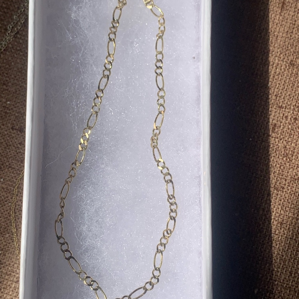 10kt Gold Figaro Chain Large Bracelet or Anklet. Perfect shape! 🩷